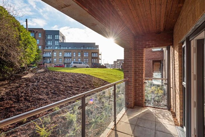 2 Bedroom Flat To Rent In Bedroom Property In Atlas Way, Milton Keynes, MK10