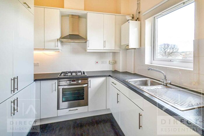 2 Bedroom Apartment To Rent In Park View Road, Leatherhead, KT22