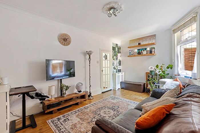 1 Bedroom Flat For Sale In Adamsrill Road, London, SE26