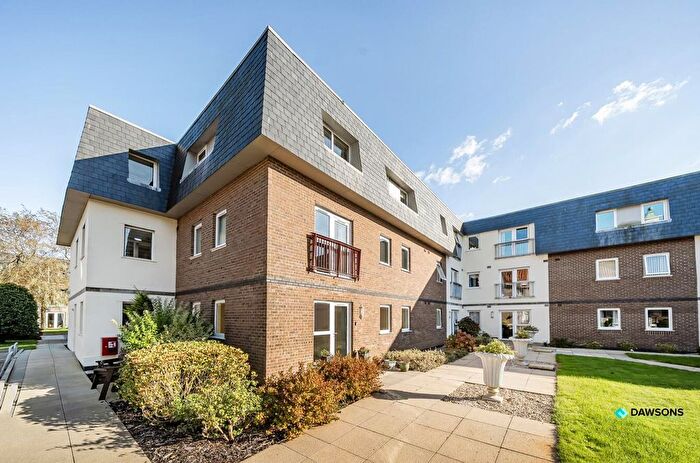 2 Bedroom Flat For Sale In Willow Court, Clyne Common, Swansea, SA3
