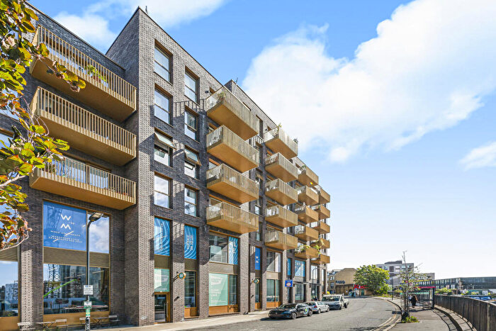 1 Bedroom Apartment For Sale In Andrews Road, London, E8