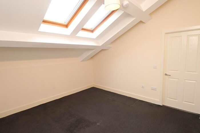 1 Bedroom Flat To Rent In Winker Green Lodge, Eyres Mill Side, Leeds, West Yorkshire, LS12