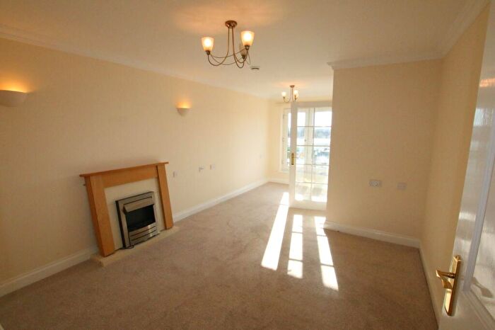 1 Bedroom Flat For Sale In Bath Road, Calcot, Reading, RG31