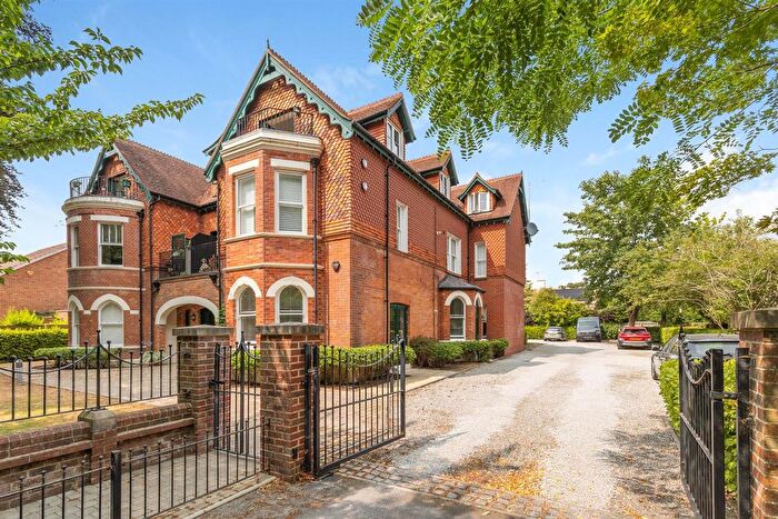 2 Bedroom Flat For Sale In Queens Avenue, Dorchester, DT1