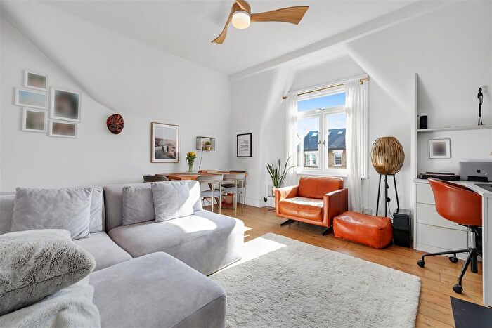 2 Bedroom Flat For Sale In Weech Road, London, NW6