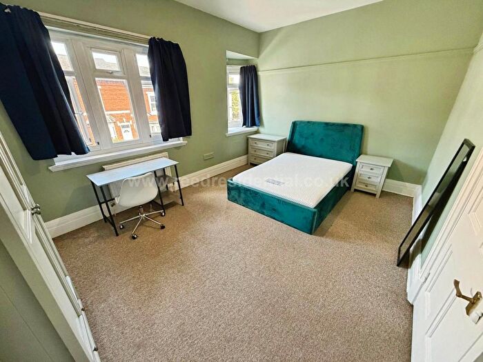 2 Bedroom Flat To Rent In Exeter Road, Selly Oak, B29