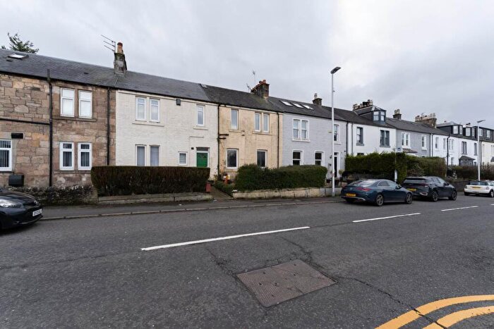 3 Bedroom Terraced House For Sale In Easwald Bank, Kilbarchan, PA10