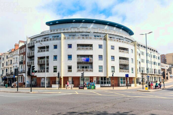 3 Bedroom Flat To Rent In Royal View, Grand Parade, Brighton, East Sussex, BN2