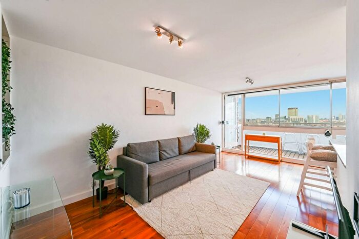 2 Bedroom Flat For Sale In Luxborough Street, Marylebone, London, W1U