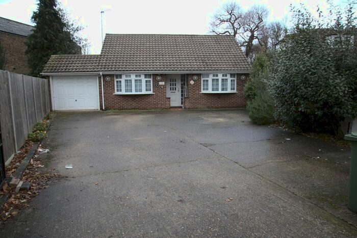 3 Bedroom Detached House To Rent In Langley Road, Slough SL3