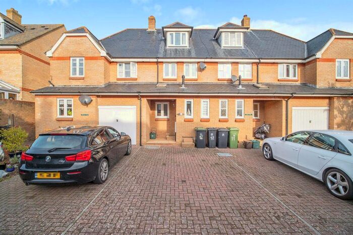 3 Bedroom Property To Rent In Kellaway Terrace, Weymouth, DT4