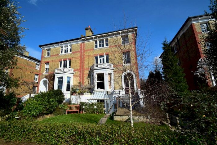 1 Bedroom Flat To Rent In The Barons, St Margarets, Twickenham, TW1