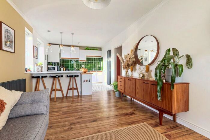 1 Bedroom Flat To Rent In The Oaks, Bycullah Road, Enfield, EN2