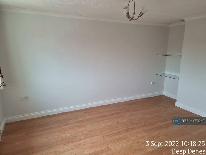 2 Bedroom Maisonette To Rent In Deep Denes, Luton, LU2