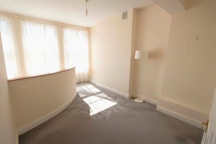 2 Bedroom Maisonette To Rent In Harmer Street, Gravesend, DA12