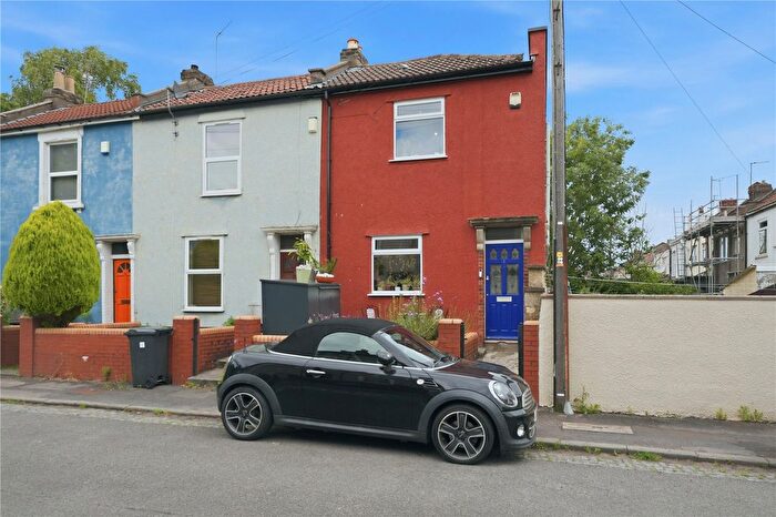 3 Bedroom End Terrace House For Sale In Dorset Grove, Bristol, BS2