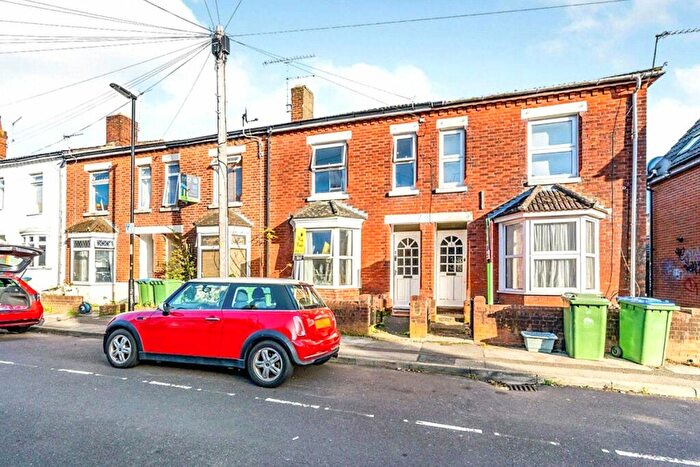 3 Bedroom House To Rent In Burton Road, Southampton, Hampshire, SO15