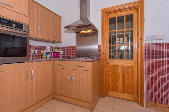 2 Bedroom Flat For Sale In Connaught Avenue, Mannamead, Plymouth, PL4