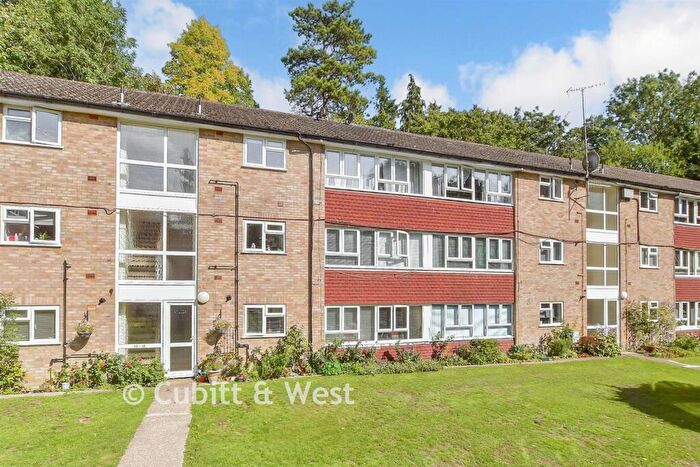 2 Bedroom Apartment For Sale In Succombs Hill, Warlingham, Surrey, CR6