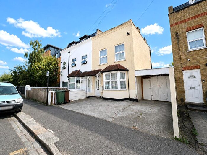 5 Bedroom House To Rent In Vicarage Road, Leyton, E10
