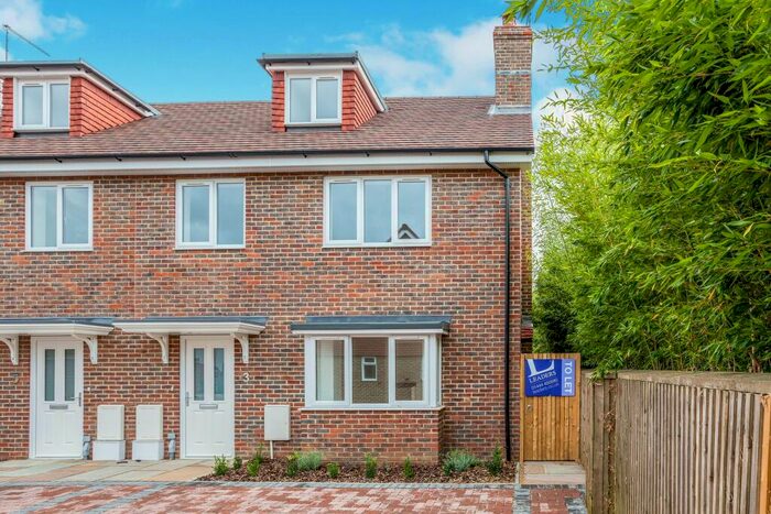 4 Bedroom Semi-Detached House To Rent In Southdown Place, RH17