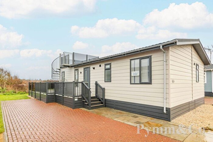 2 Bedroom Mobile/park Home For Sale In Paston Road, Mundesley, NR11