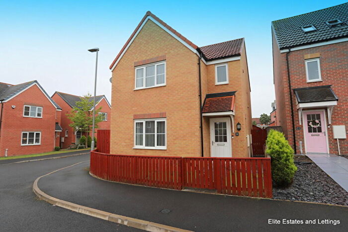 3 Bedroom Detached House For Sale In Oxford Close, Peterlee, SR8