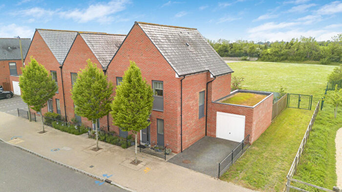 3 Bedroom End Of Terrace House For Sale In Charlotte Avenue, Bicester, OX27