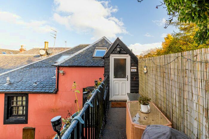 1 Bedroom Mews House To Rent In Kirk Street, Strathaven, ML10