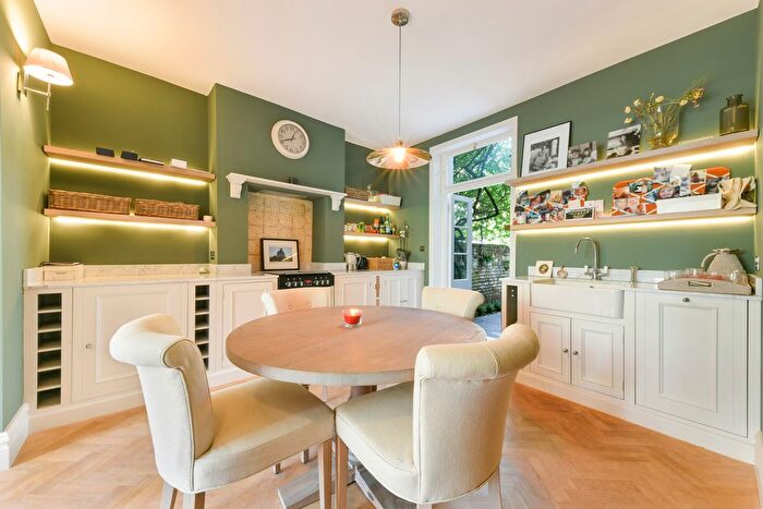 1 Bedroom Flat To Rent In Beechmore Road, SW11