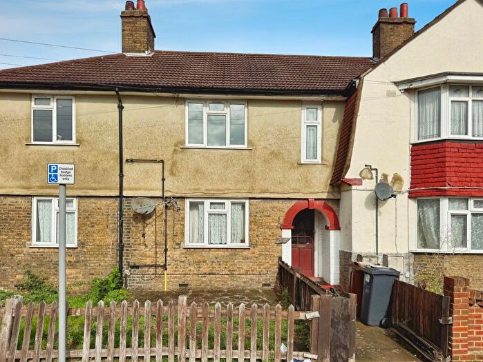 1 Bedroom Maisonette For Sale In Lambourne Road, Barking, IG11