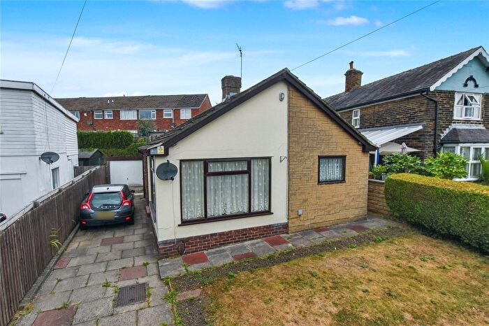 2 Bedroom Bungalow For Sale In Billingbauk Drive, Leeds, West Yorkshire, LS13