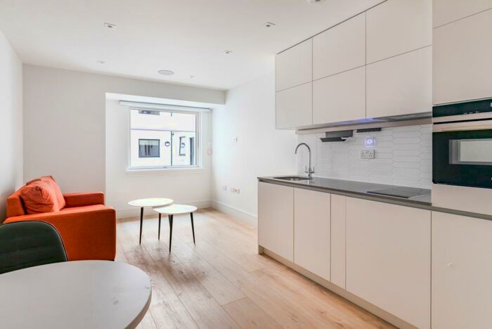 Flat To Rent In Princess Way Redhil, RH1