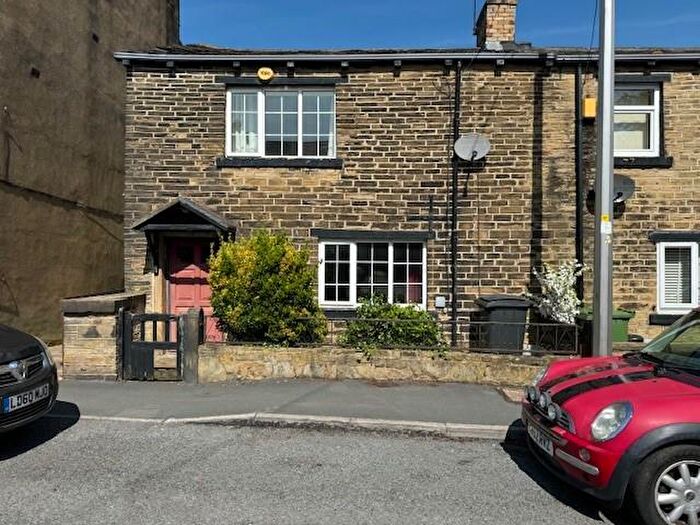 2 Bedroom Cottage To Rent In Occupation Lane, Pudsey, LS28