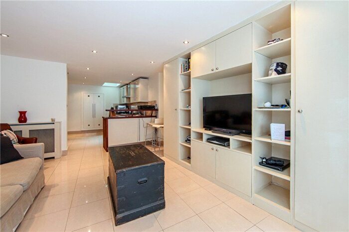 1 Bedroom Flat To Rent In Long Lane, London, SE1