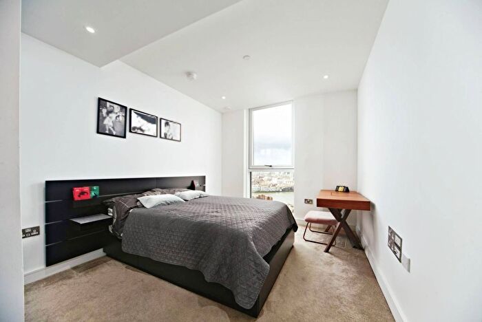 1 Bedroom Flat To Rent In Wandsworth Road, Nine Elms, London, SW8