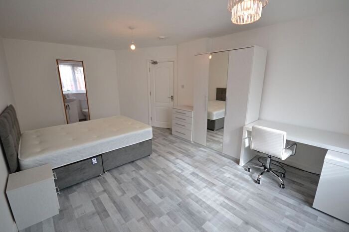 5 Bedroom Semi Detached House To Rent In Byron Road, Earley, RG6