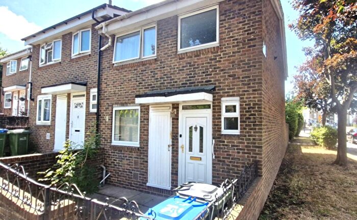 3 Bedroom Terraced House To Rent In Raglan Road, London, SE18