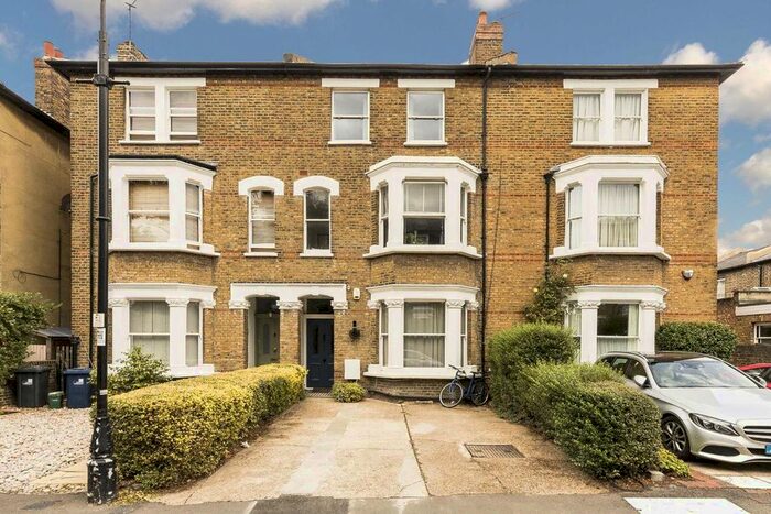 2 Bedroom Flat To Rent In The Park, London, W5