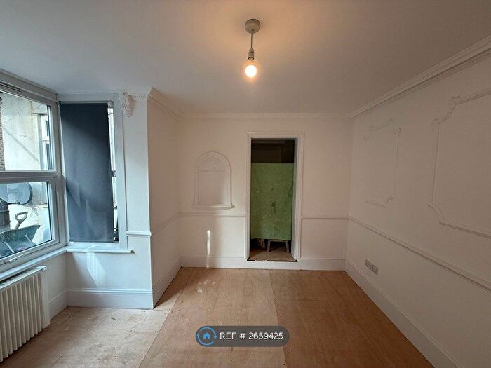 Studio To Rent In Eastern Road, Romford, RM1