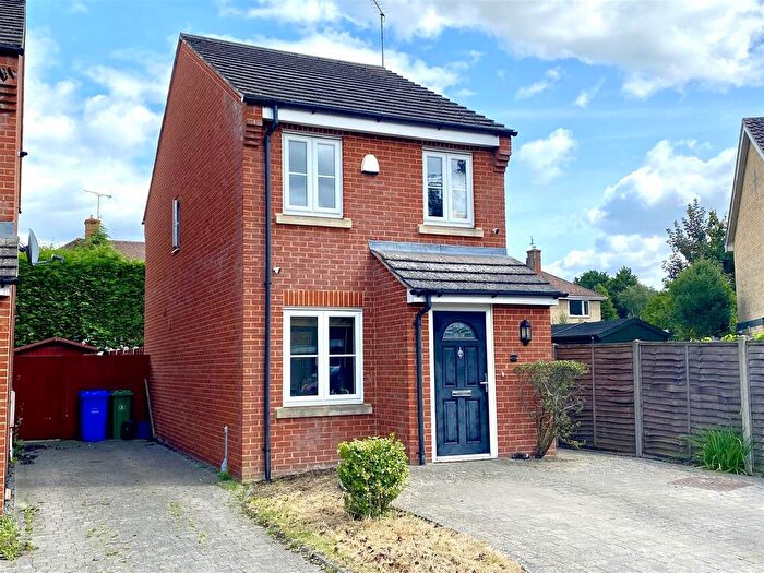 2 Bedroom Detached House To Rent In Cherrywood Road, Farnborough, GU14