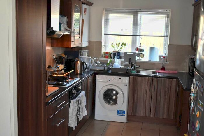 5 Bedroom Semi-Detached House To Rent In Kavan Gardens, Cranford, TW5