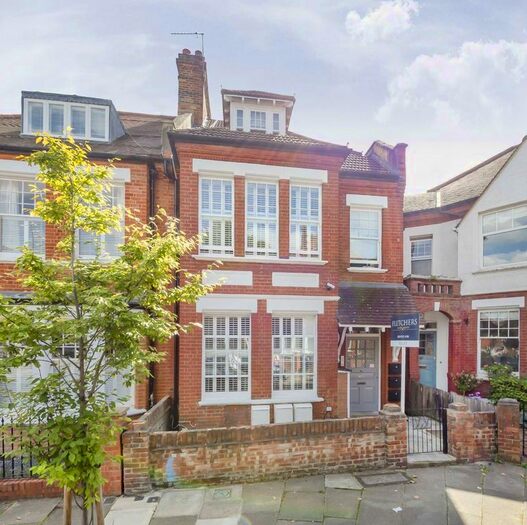 2 Bedroom Flat To Rent In Fairlawn Avenue, London, W4