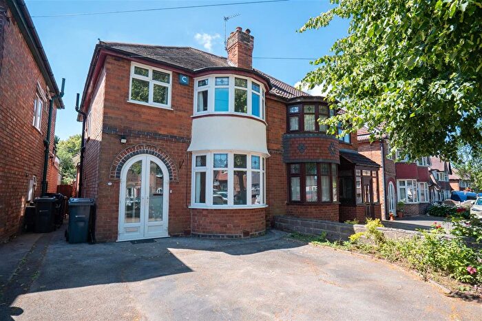 3 Bedroom Semi-Detached House To Rent In Edenbridge Road, Hall Green, Birmingham, B28