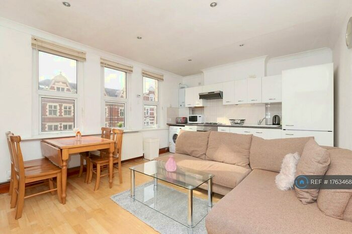 3 Bedroom Flat To Rent In Stroud Green Road, London, N4