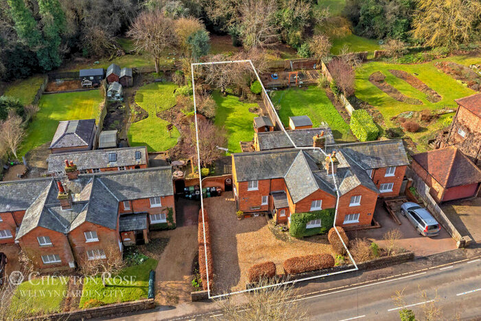 3 Bedroom Semi-Detached House For Sale In Lower Gustard Wood, St Albans, AL4