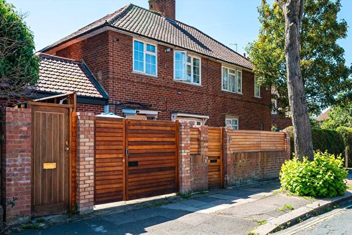 1 Bedroom Flat To Rent In Bryony Road, London, W12