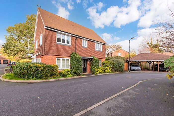 4 Bedroom Detached House For Sale In Foxherne, Langley, SL3