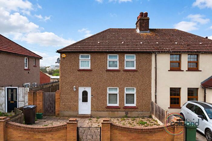 5 Bedroom Semi Detached House For Sale In Lytton Road, Chadwelll St Mary, RM16