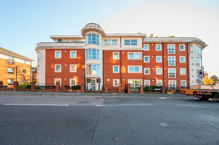 2 Bedroom Flat To Rent In Coombe Road, Kingston, Kingston Upon Thames, KT2